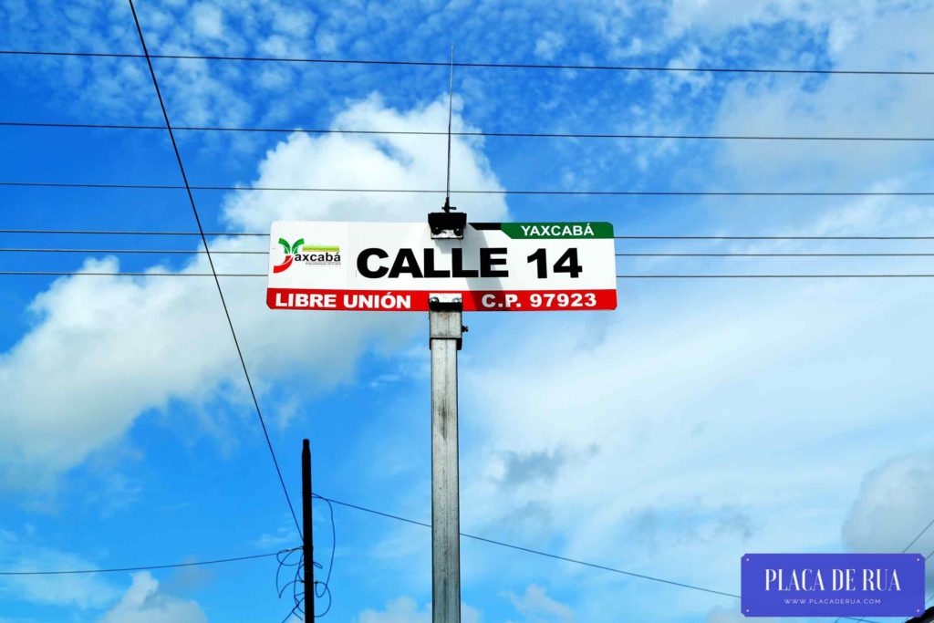 Placa de rua Calle 14, em Libre Unión, Yaxcabá, no México